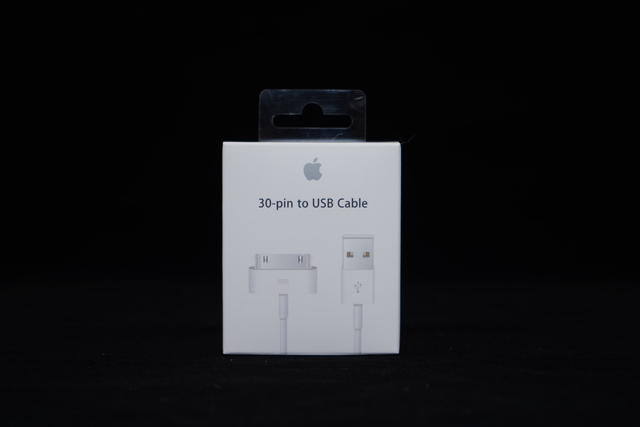 Apple 30 -pin to USB Cable White 1M product photo