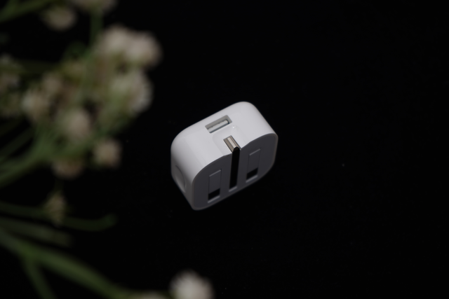 Apple USB Power Adapter 5W Folding Pins additional product image