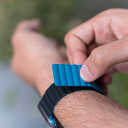 Uniq Revix Reversible Magnetic for Apple Watch Strap 42 44 45mm Caspian Blue product photo